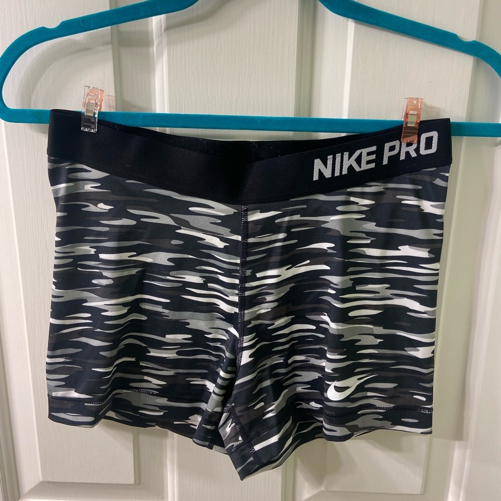 Nike Pros Size Large Gray Black and white.
